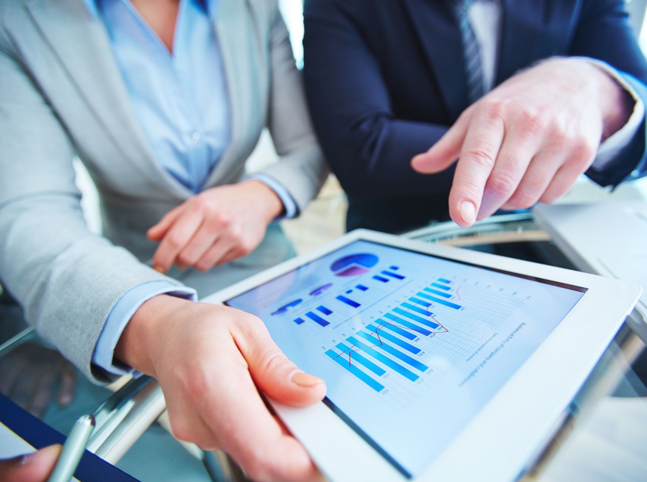 Blue professional construction company logo video (1280 x 954 px) (1280 x 954 px) (3).jpg